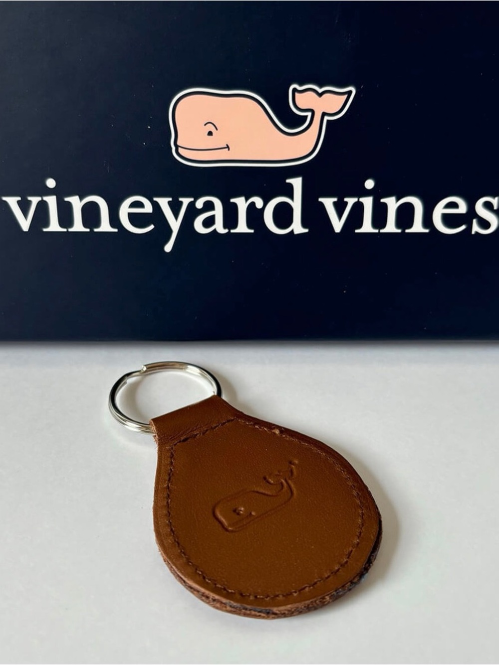 Vineyard Vines Men's Brown Leather Whale Keyring Fob